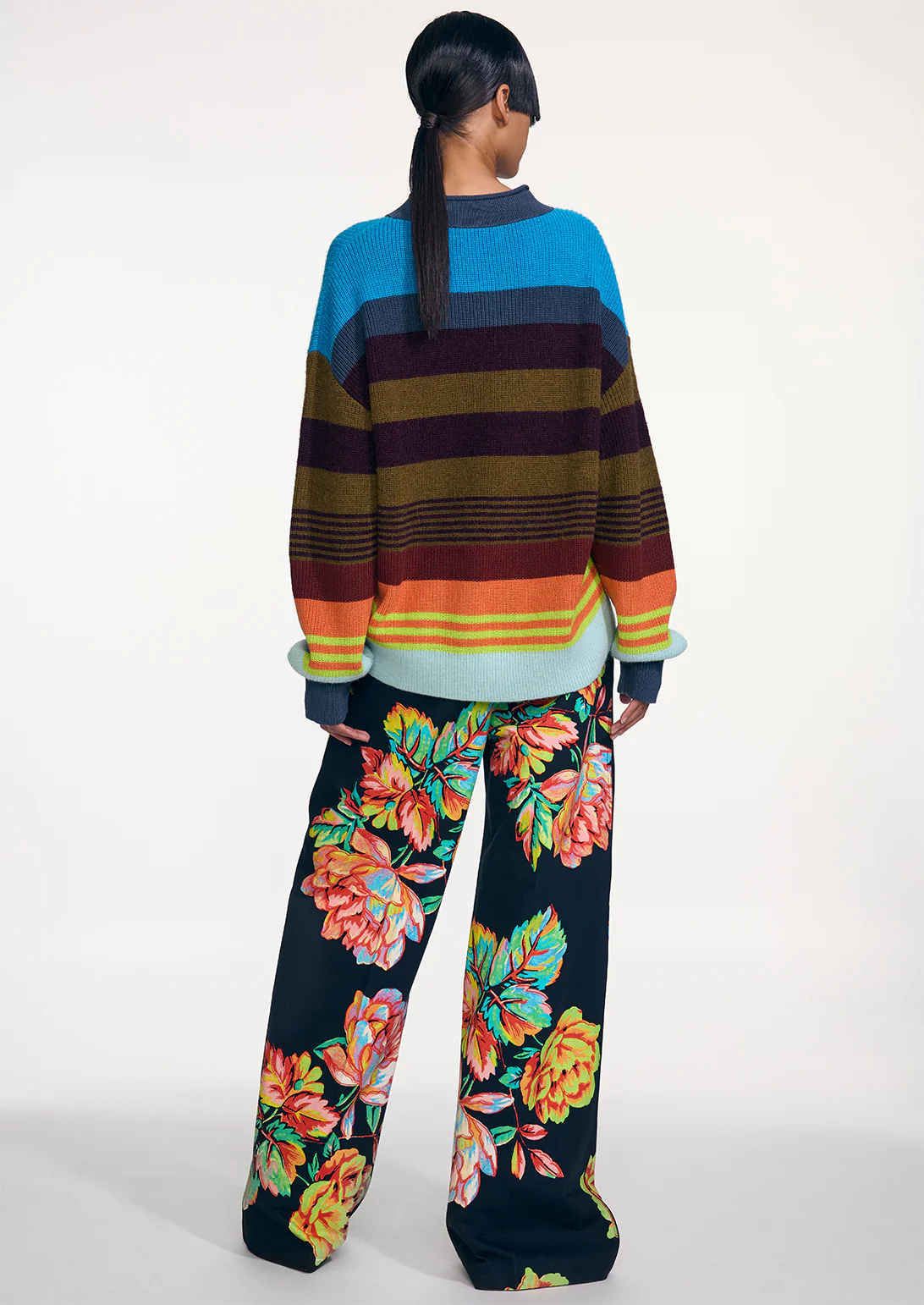 STRIPED V-NECK SWEATER - Image 3